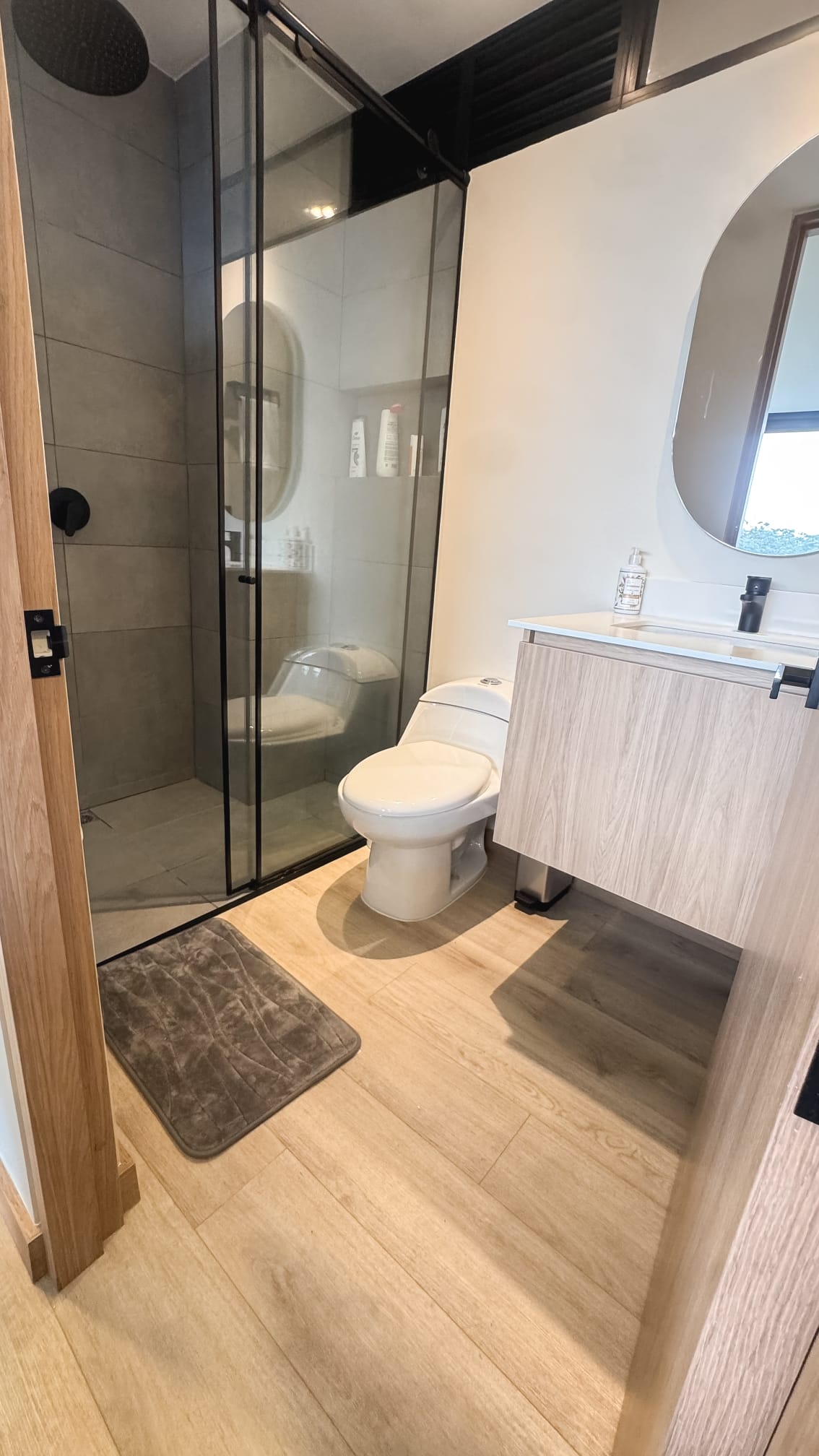 Las Palmas Sky Loft —Medellín — fullbathroom